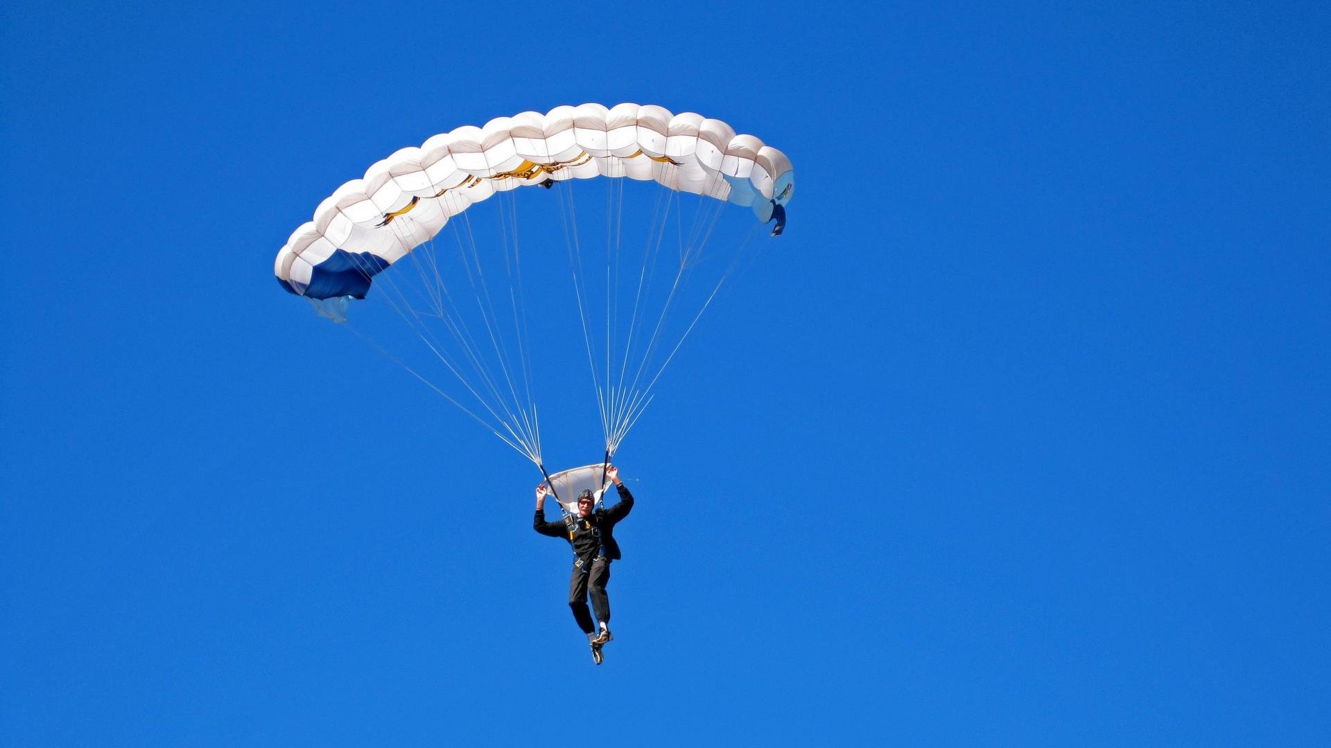 国际滑板赛事吸引众多年轻选手参赛,国际滑板比赛规则